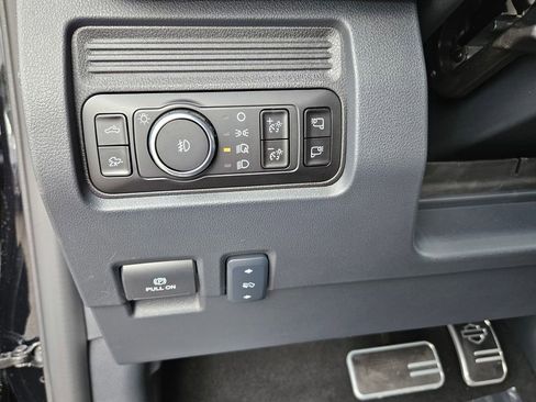 New 2026 Ford F250 Lariat w/ Black Appearance Package AWD/4WD image 17