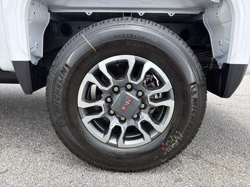 New 2026 GMC Sierra 2500 SLE w/ Preferred Package AWD/4WD image 19