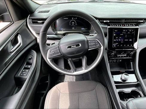 Used 2025 Jeep Grand Cherokee L Laredo w/ Luxury Tech Group I RWD image 5