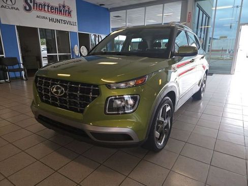 Used 2022 Hyundai Venue SEL FWD image 4