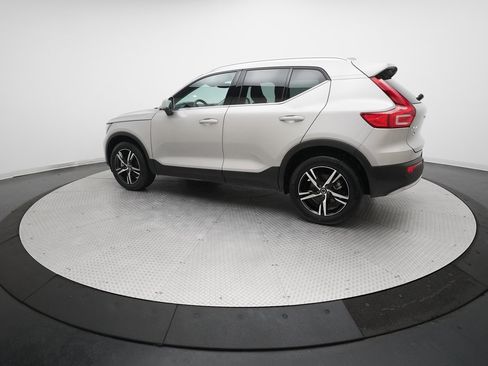 Used 2025 Volvo XC40 B5 Core image 12