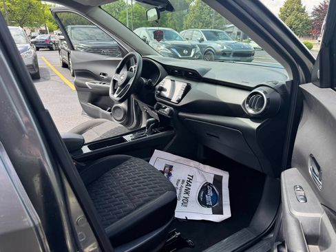 Used 2021 Nissan Kicks SV FWD image 4