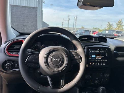 Certified 2022 Jeep Renegade Latitude AWD/4WD image 6