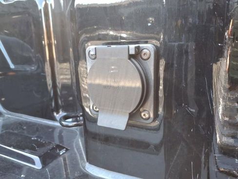 Used 2025 Chevrolet Silverado 1500 LT image 91