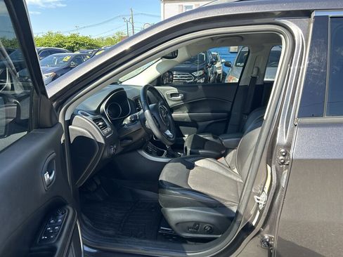 Used 2019 Jeep Compass Latitude w/ Popular Equipment Group AWD/4WD image 8