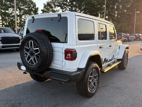 Used 2025 Jeep Wrangler Unlimited Sahara w/ Safety Group AWD/4WD image 5