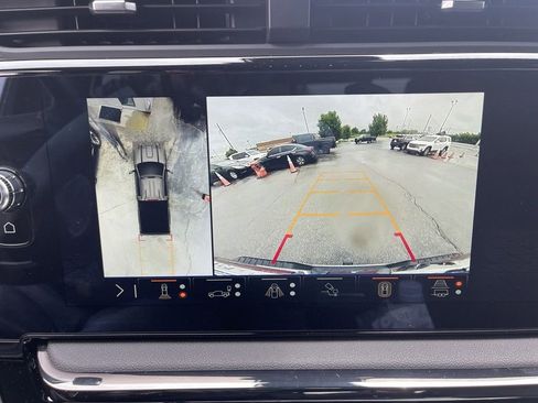 Used 2024 GMC Sierra 2500 AT4 w/ AT4 Premium Plus Package AWD/4WD image 9