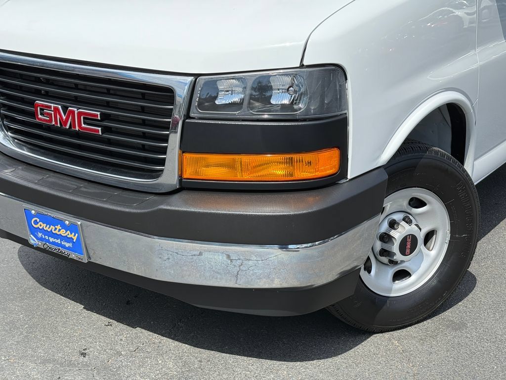 Used 2025 GMC Savana 2500 w/ Driver Convenience Package RWD image 3
