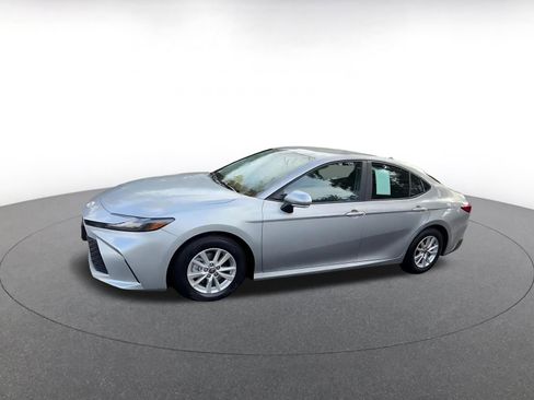 Used 2025 Toyota Camry LE image 8