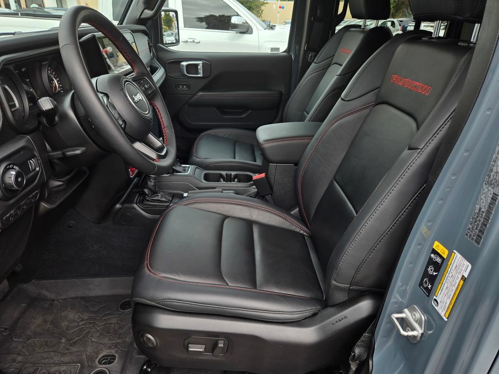 Used 2024 Jeep Wrangler Unlimited Rubicon w/ Convenience Group AWD/4WD image 18