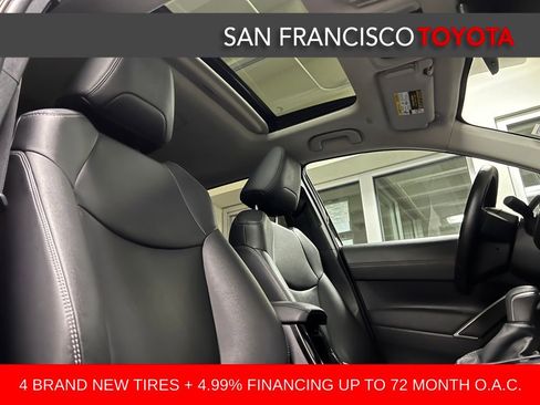 Certified 2022 Toyota Corolla Cross XLE image 21