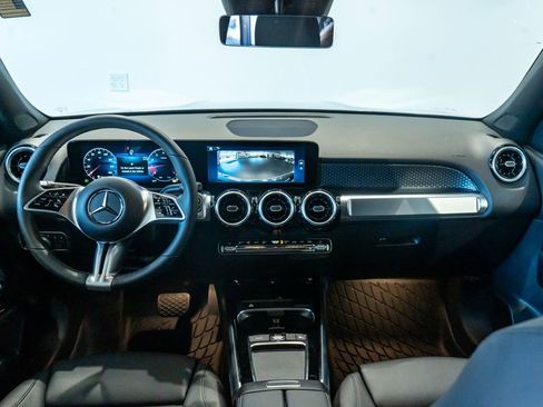 Used 2026 Mercedes-Benz GLB 250 4MATIC image 17