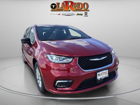 New 2026 Chrysler Pacifica Select image 1