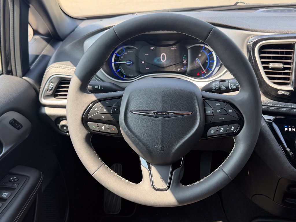 Used 2024 Chrysler Pacifica Limited FWD image 39