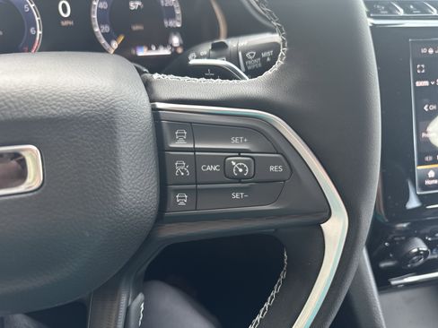 New 2025 Jeep Grand Cherokee Laredo X w/ Luxury Tech Group I image 19