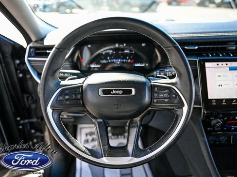 Used 2022 Jeep Grand Cherokee L Limited w/ Luxury Tech Group II image 12