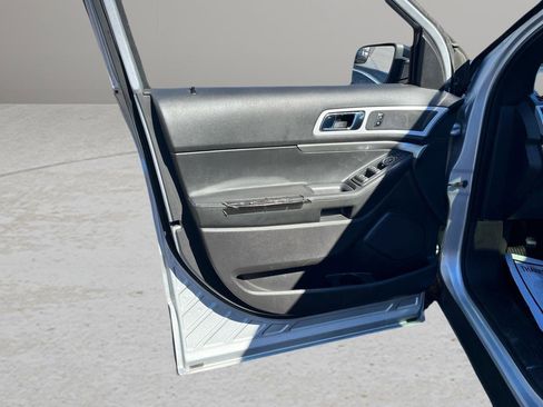 Used 2013 Ford Explorer XLT image 37