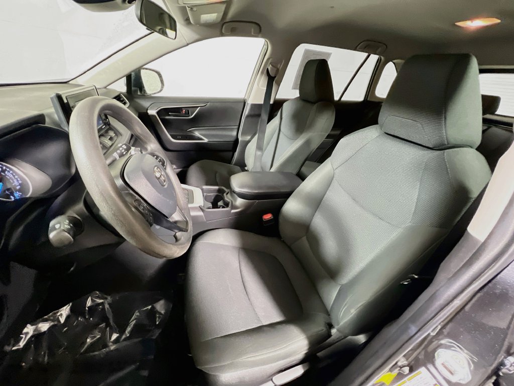Used 2020 Toyota RAV4 LE w/ Carpet Mat Package AWD/4WD image 18