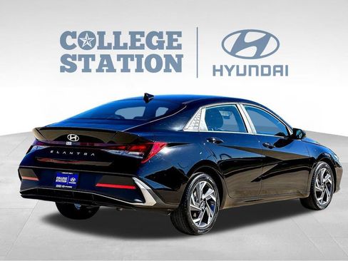 Used 2025 Hyundai Elantra Sport w/ Cargo Package FWD image 10