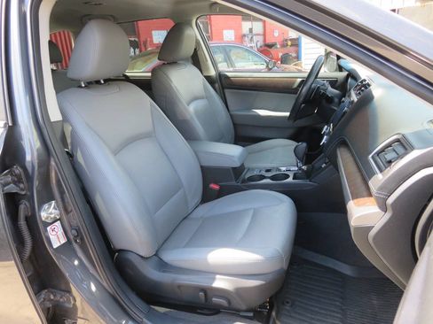 Used 2018 Subaru Outback 2.5i Limited AWD/4WD image 11