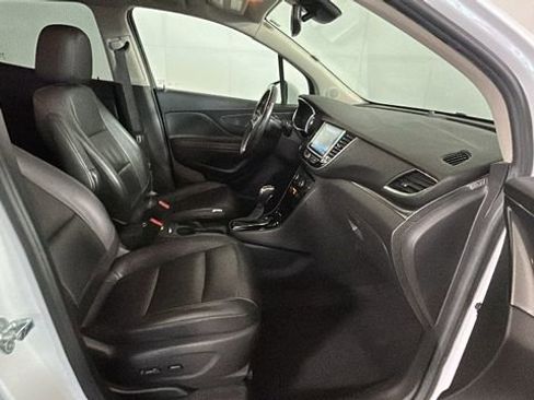 Used 2019 Buick Encore Essence FWD image 31