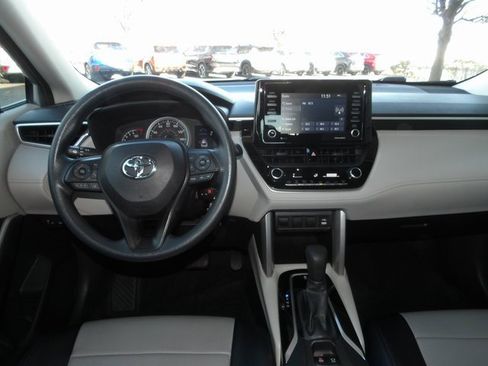 Used 2022 Toyota Corolla Cross L image 14
