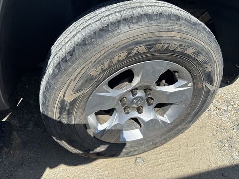 Used 2019 RAM 1500 Big Horn w/ Trailer Tow Group RWD image 6