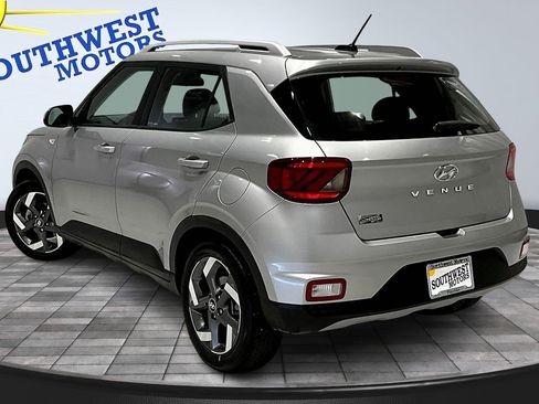 Used 2023 Hyundai Venue SEL w/ Cargo Package image 4