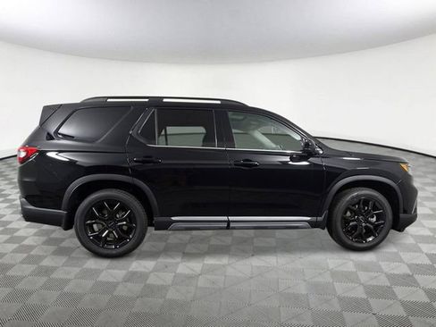 New 2025 Honda Pilot Touring image 2