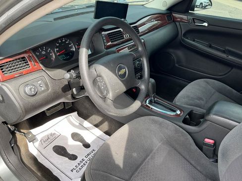 Used 2009 Chevrolet Impala LT FWD image 12