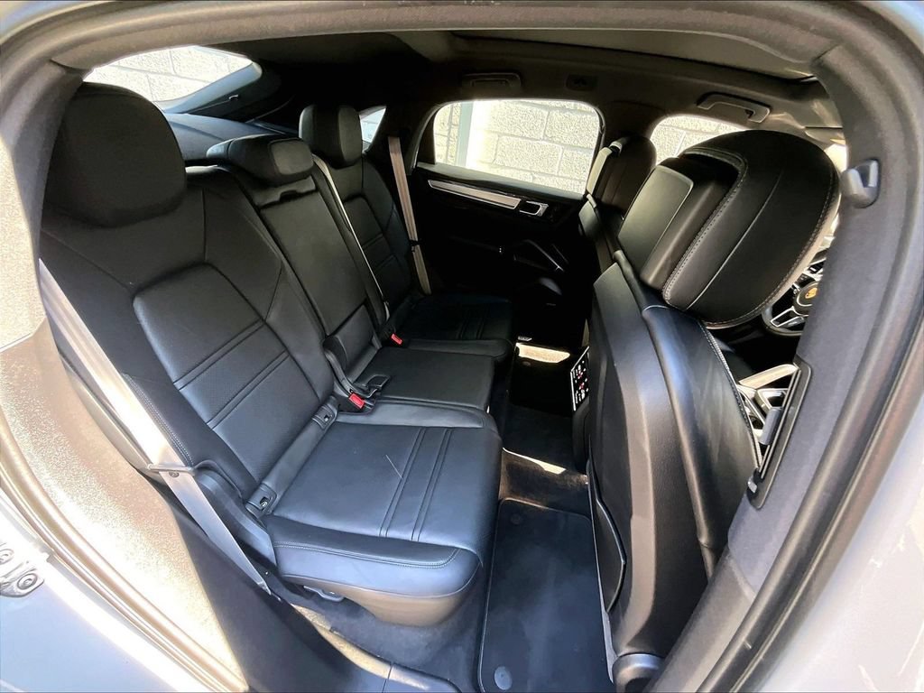 Certified 2023 Porsche Cayenne Platinum Edition AWD/4WD image 21
