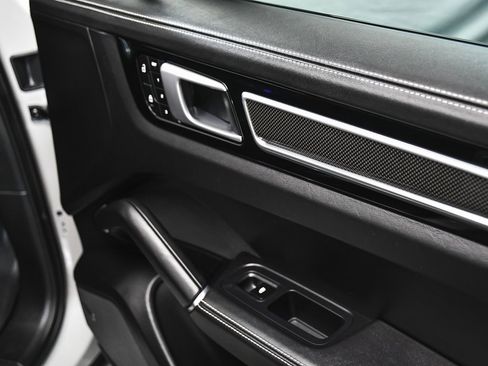 Used 2022 Porsche Cayenne GTS image 22