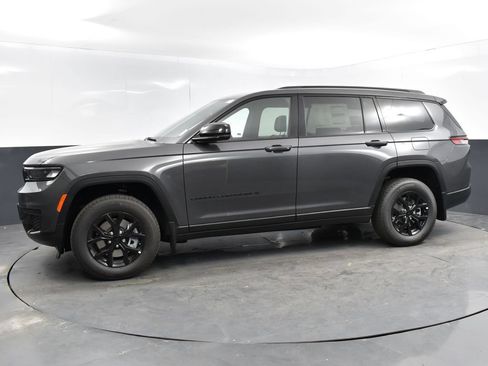 Used 2025 Jeep Grand Cherokee L Altitude AWD/4WD image 4