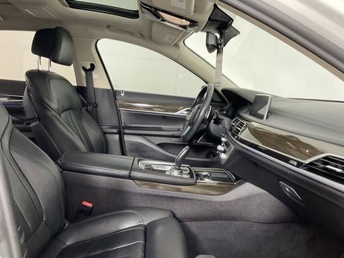 Used 2020 BMW 740i image 17