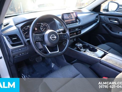 Used 2024 Nissan Rogue SV image 10