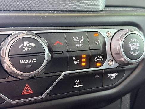 Certified 2022 Jeep Gladiator Sport AWD/4WD image 19