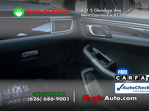 Used 2018 Porsche Macan AWD/4WD image 18
