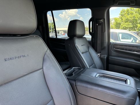 Used 2022 GMC Yukon XL Denali AWD/4WD image 34