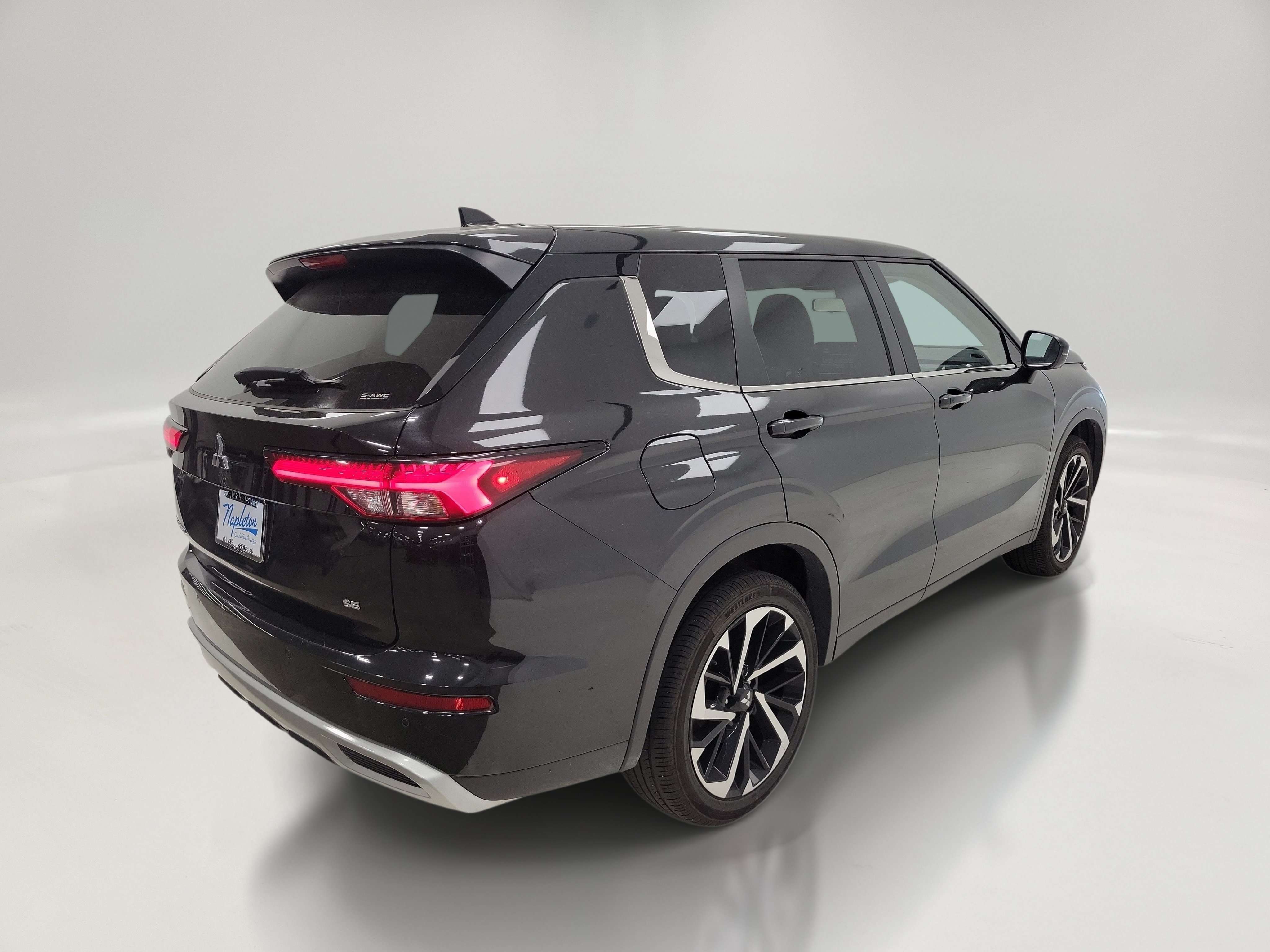 Used 2024 Mitsubishi Outlander SE AWD/4WD image 5