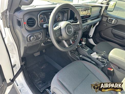 New 2025 Jeep Gladiator Rubicon w/ Convenience Group image 15