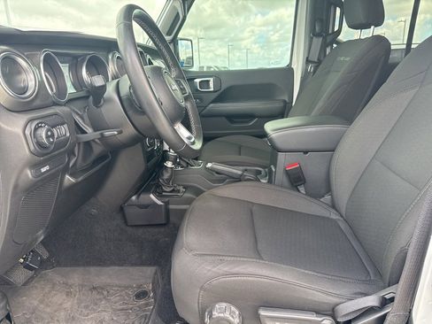 Certified 2022 Jeep Gladiator Overland w/ Safety Group image 18