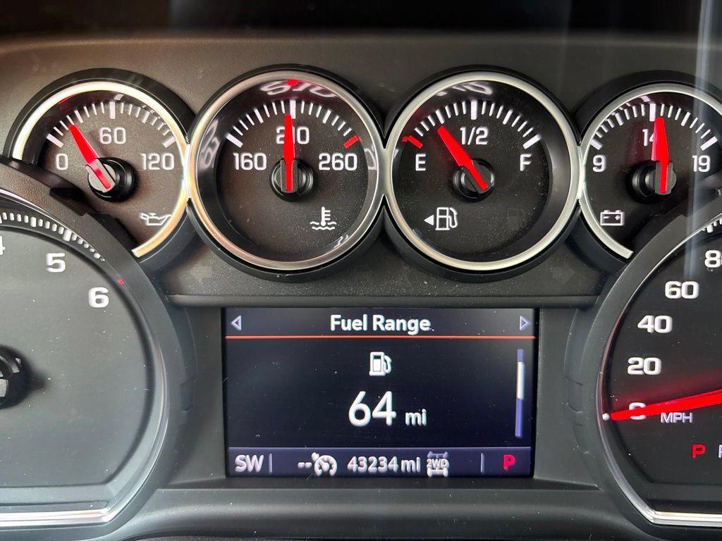 Used 2022 Chevrolet Silverado 1500 RST AWD/4WD image 13