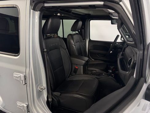 Used 2023 Jeep Wrangler Unlimited Sahara image 30
