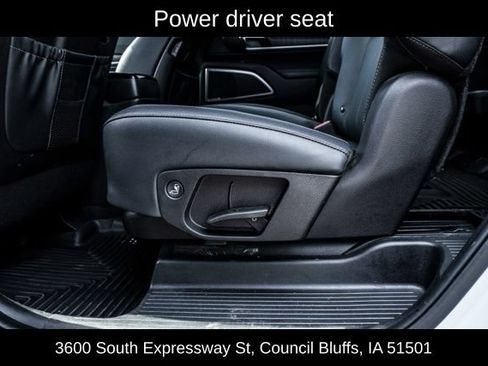 Used 2025 Kia Telluride EX w/ EX Captain's Chair Package AWD/4WD image 19
