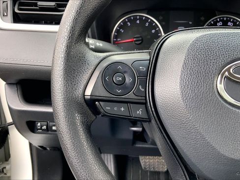 Used 2022 Toyota RAV4 LE image 23