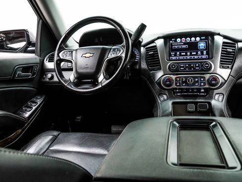 Used 2019 Chevrolet Suburban LT RWD image 24