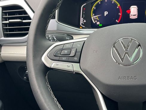 New 2025 Volkswagen Taos SEL image 30