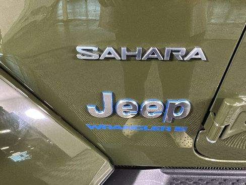 Used 2023 Jeep Wrangler Unlimited Sahara AWD/4WD image 11