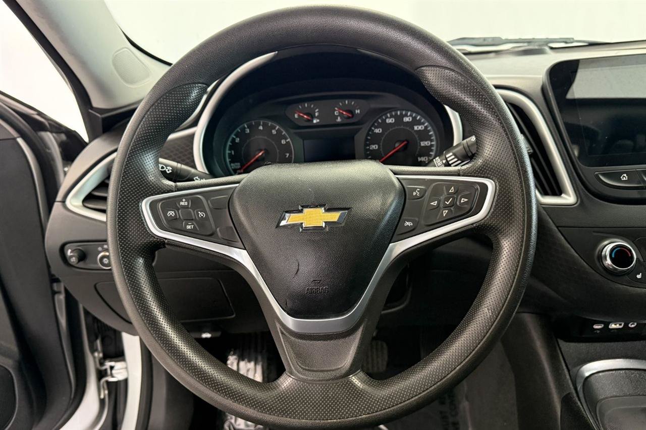 Used 2022 Chevrolet Malibu LT FWD image 16