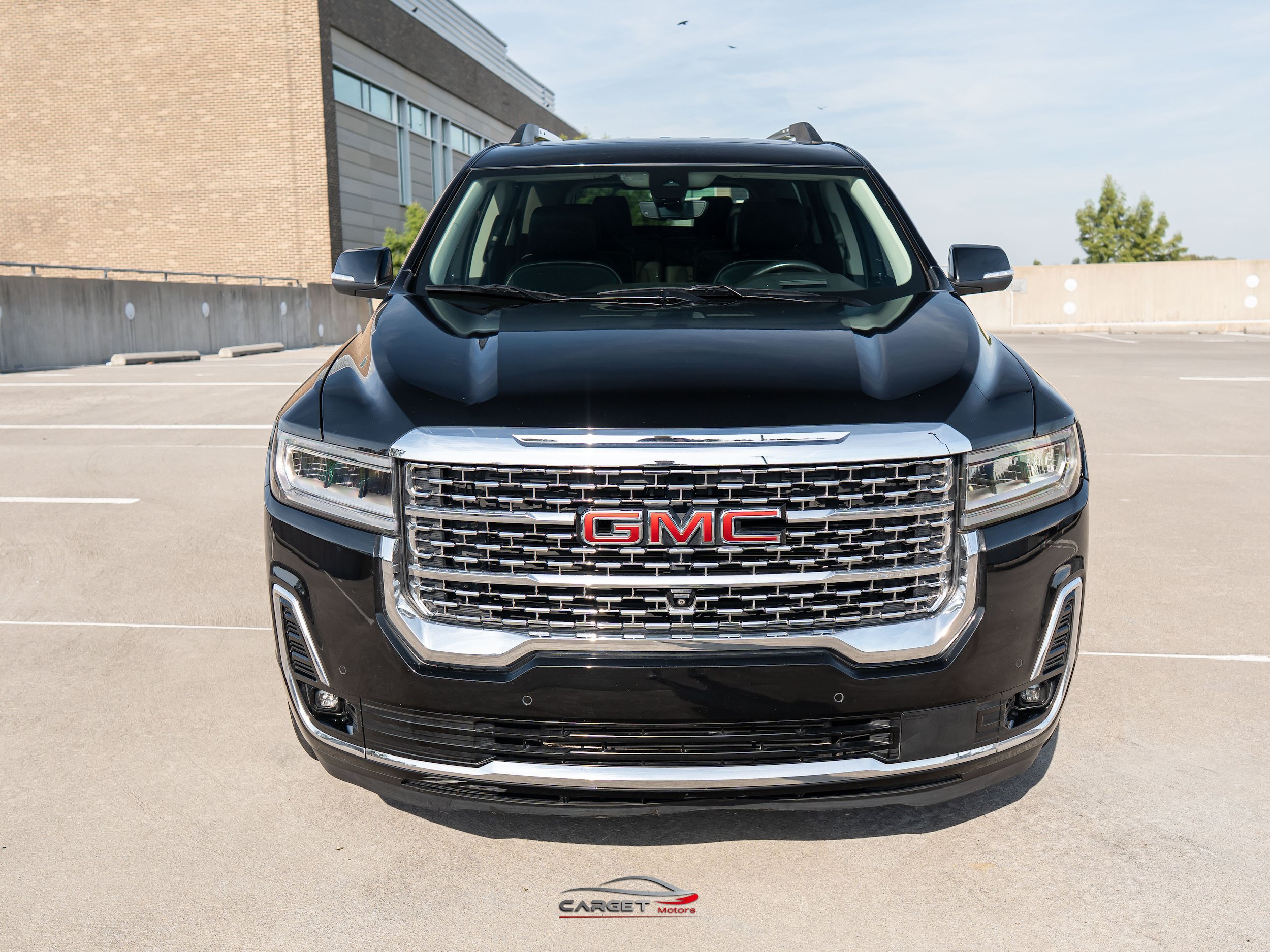 Used 2020 GMC Acadia Denali w/ Technology Package FWD image 2